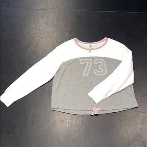 Cozy thin sweater with the number 73